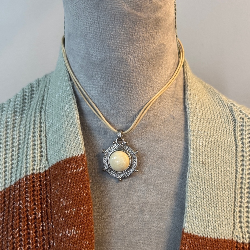 Express Silver and Cream Star stone Pendant with rope Necklace choker